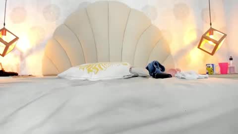 E V A  online show from March 19, 5:57 am