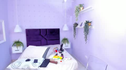 evahalston online show from March 3, 10:06 am