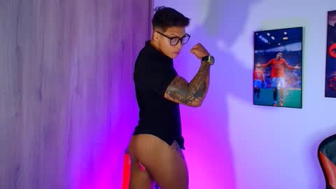 Snapshot of evan_greey chatting on October 7, 6:42 am EVAN GREY online show from October 7, 6:42 am