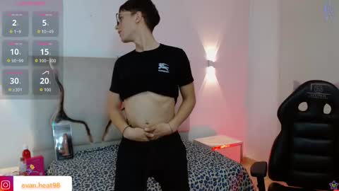 evan_tay online show from February 24, 3:31 am