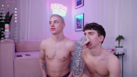 evan_white_ online show from February 9, 5:01 pm