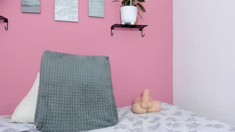 evapalmer_1 online show from October 1, 12:59 pm