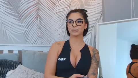 evareyss online show from December 29, 6:27 pm