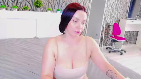EveLibston online show from June 5, 6:52 am