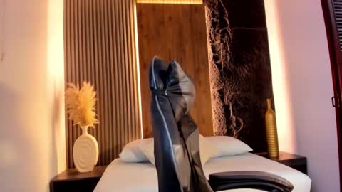 E V E L I N online show from September 14, 2:25 am