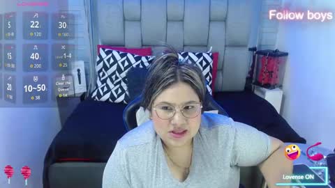 Snapshot of evelin_zaens chatting on October 18, 5:55 am evelin zaens online show from October 18, 5:55 am