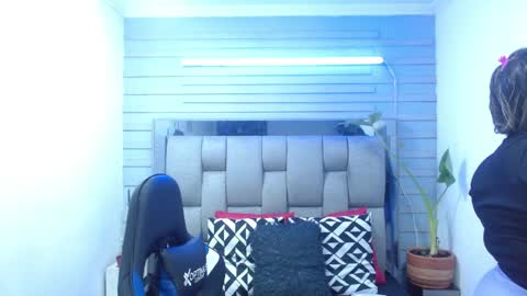 evelin zaens online show from June 2, 3:52 am