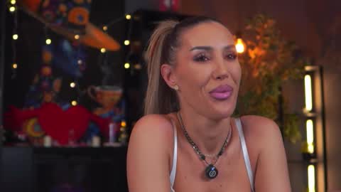 Evelyn online show from February 20, 7:16 pm