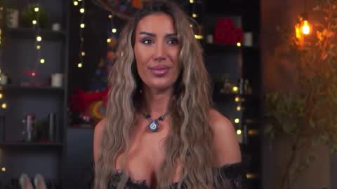 Evelyn online show from March 15, 7:28 pm