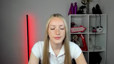 evelynblond online show from May 25, 12:33 pm