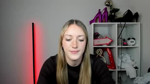 evelynblond online show from April 24, 1:13 pm