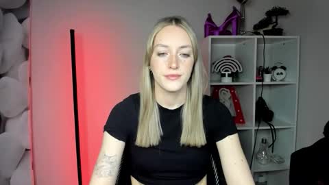 evelynblond online show from February 23, 6:26 am