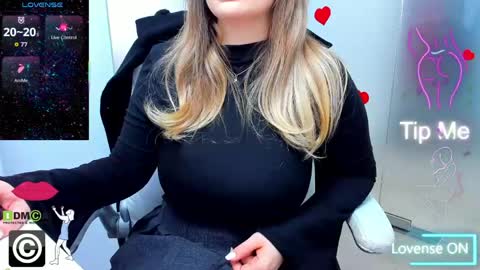 evelyne_rose online show from April 23, 5:15 am