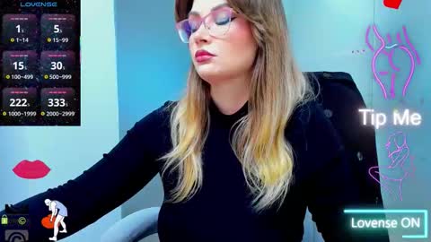evelyne_rose online show from November 3, 6:14 am
