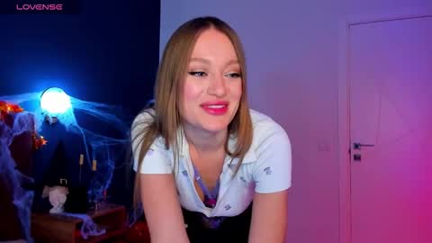 Evelyn online show from October 18, 1:43 am