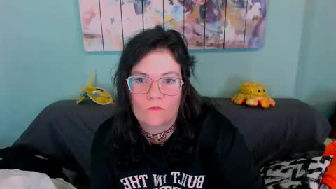 Everly online show from April 21, 6:37 pm