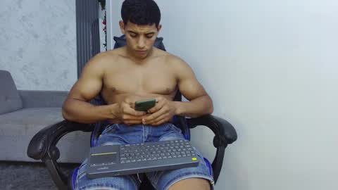 luis online show from November 3, 2:56 am