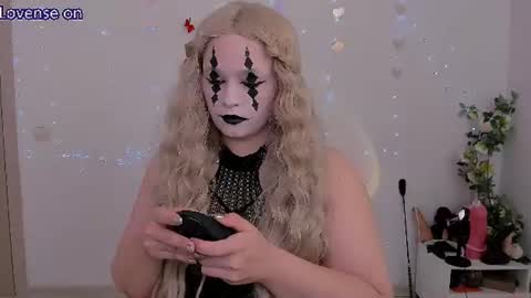 evilla_brill online show from June 8, 10:27 am