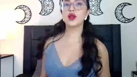 Evolet online show from November 17, 7:05 pm