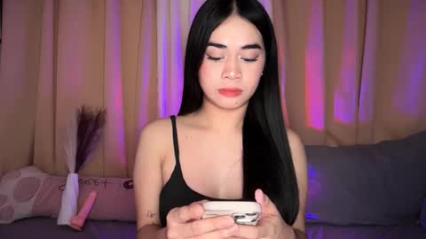 Snapshot of expensivets_chloe chatting on November 1, 2:34 am chloee online show from November 1, 2:34 am