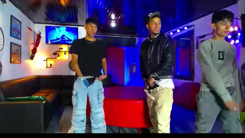 extrangers online show from November 28, 1:29 pm