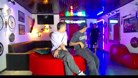 extrangers online show from February 22, 12:08 pm