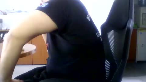 derssing online show from March 31, 11:32 am