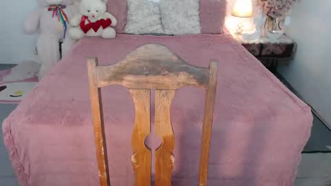 Layla online show from March 1, 3:32 am