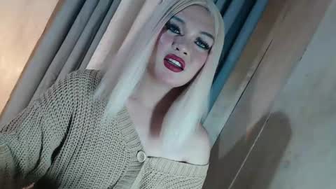 DANIELLA - DONT FORGET TO GIVE ME A THUMBSU UP online show from May 19, 9:55 pm