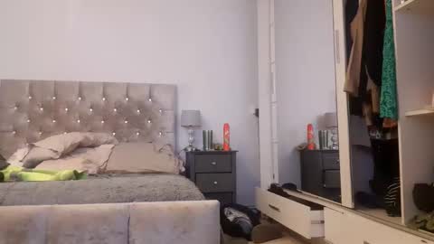 fantasticdeee online show from April 29, 6:02 pm