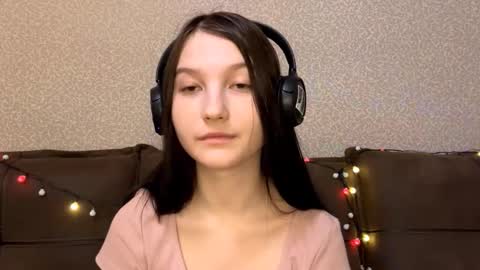 Aurora 18yo online show from December 15, 8:32 am