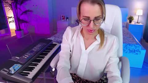 Fay online show from February 25, 12:27 pm