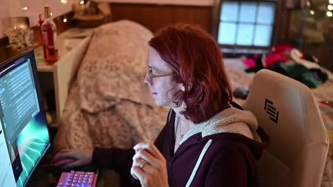 Faye Holloway online show from December 31, 9:17 pm