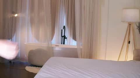 feel_me_00 online show from April 11, 1:21 am