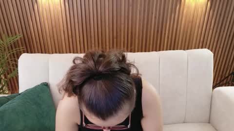 Feelena online show from December 18, 6:36 pm