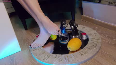 Snapshot of feetvibe chatting on October 9, 7:47 am FeetVibe online show from October 9, 7:47 am