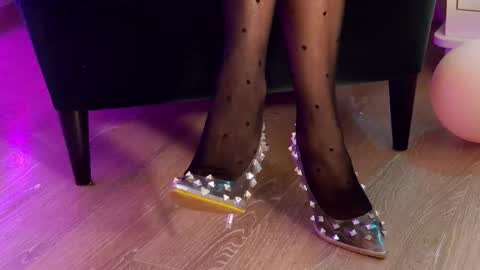 FeetVibe online show from November 22, 1:20 pm