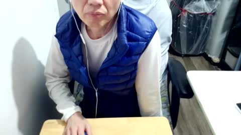 felixlau online show from December 4, 6:51 pm