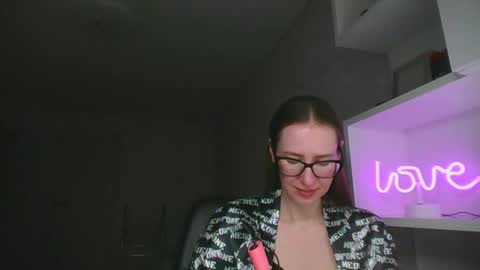 feraliss online show from April 12, 5:39 pm