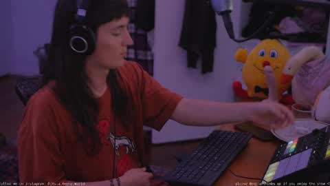 Snapshot of fernydew chatting on February 13, 2:20 pm Fern next stream 430pm Monday PST online show from February 13, 2:20 pm