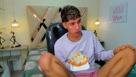 FER PHOENIX online show from December 19, 4:08 am