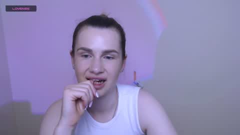 Mia online show from July 11, 1:58 pm