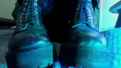   online show from April 19, 6:10 pm