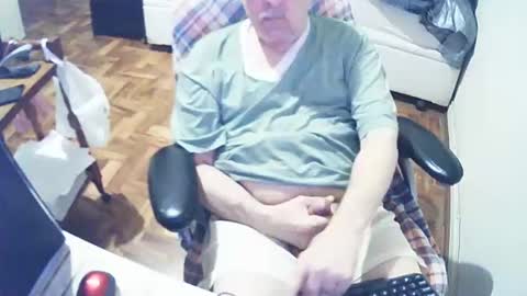 Snapshot of filhober chatting on October 28, 12:33 am filhober online show from October 28, 12:33 am