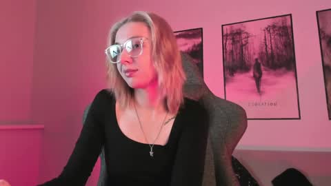 Snapshot of filipinaadams chatting on March 2, 2:30 am cap and Lana  online show from March 2, 2:30 am