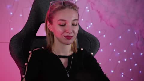 Snapshot of filipinaadams chatting on February 27, 5:40 am cap and Lana  online show from February 27, 5:40 am