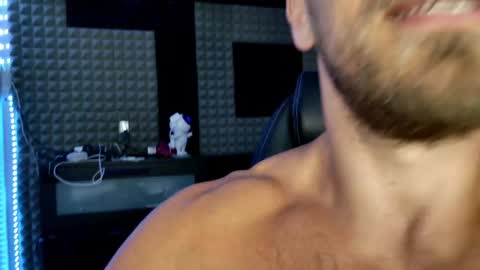 Snapshot of finch93 chatting on October 7, 6:48 pm Nick online show from October 7, 6:48 pm