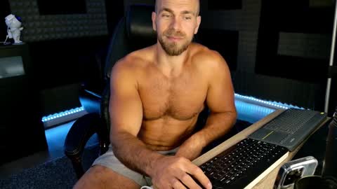 Snapshot of finch93 chatting on September 12, 1:51 am Nick online show from September 12, 1:51 am