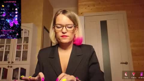 Snapshot of findom_lady_shine chatting on October 21, 5:01 am Lady online show from October 21, 5:01 am