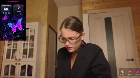 Snapshot of findom_lady_shine chatting on September 16, 6:55 pm Lady online show from September 16, 6:55 pm